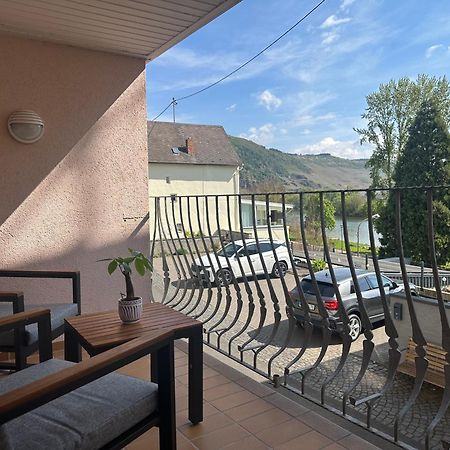 Weingut / Gaestehaus Gerlach Ürzig Exteriör bild