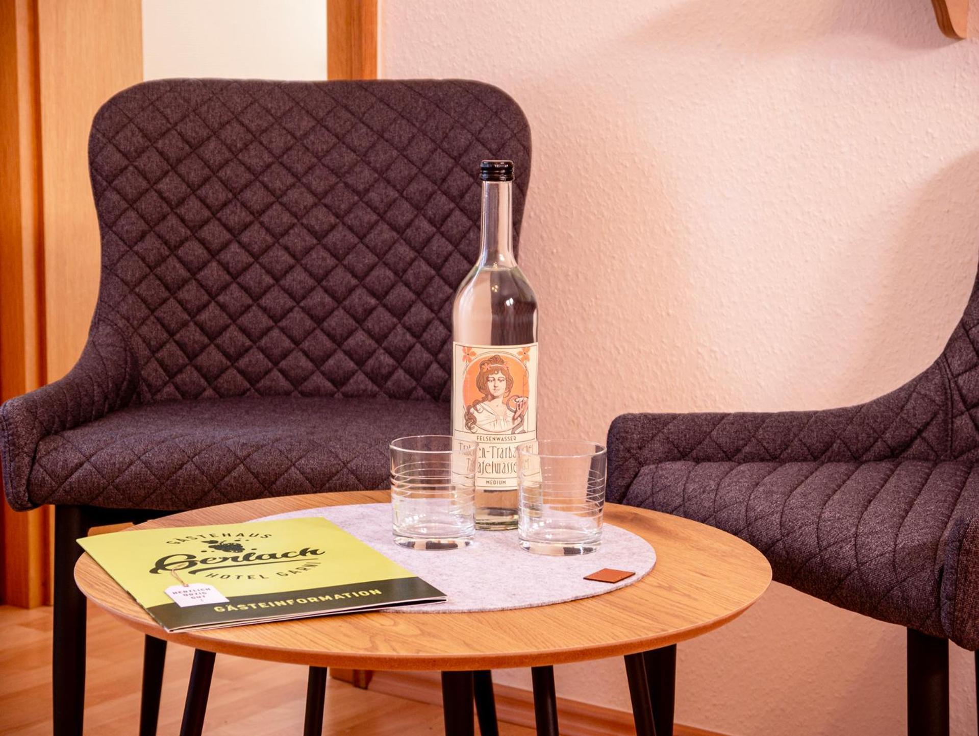 Weingut / Gaestehaus Gerlach Ürzig Exteriör bild
