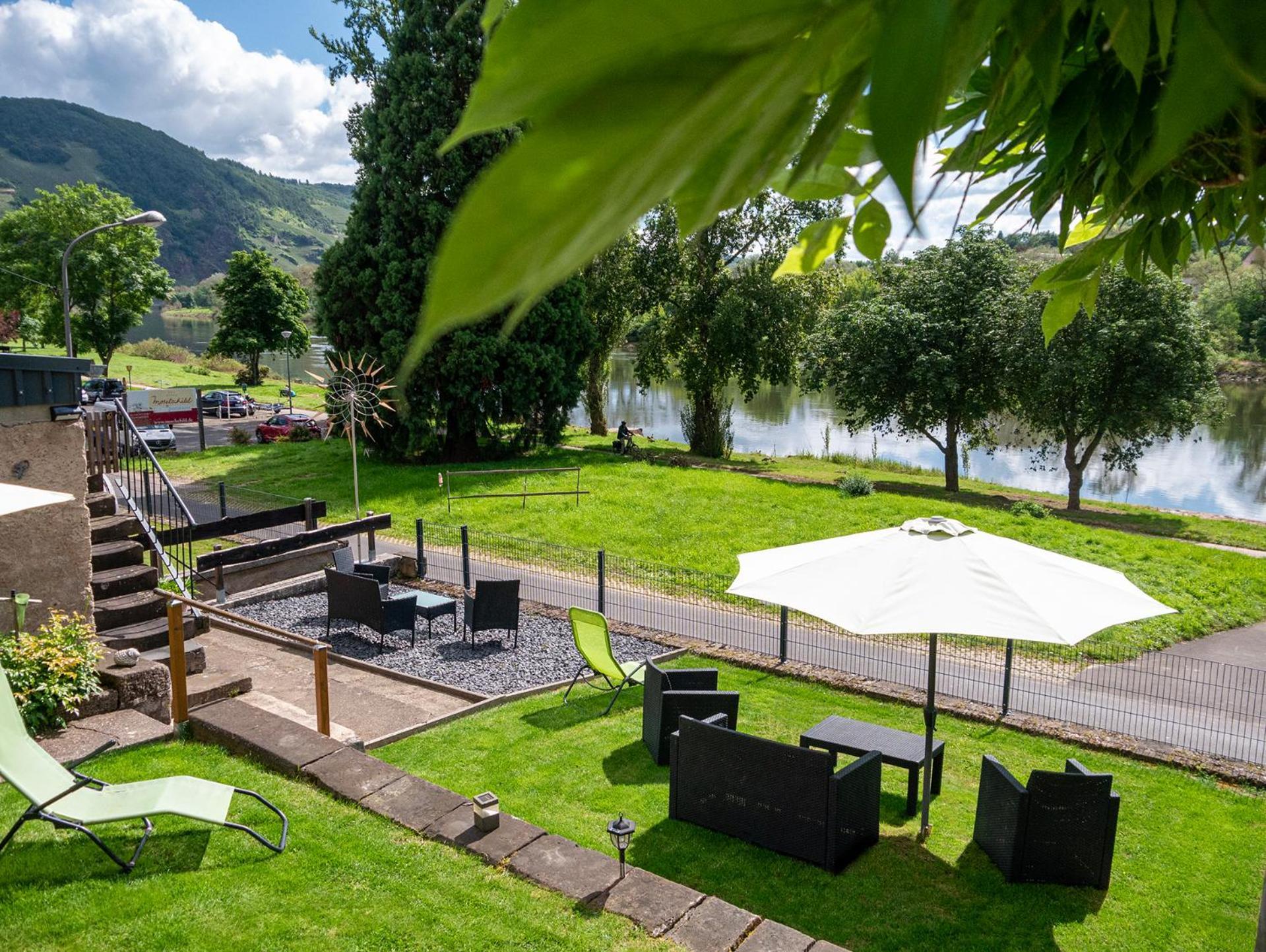 Weingut / Gaestehaus Gerlach Ürzig Exteriör bild